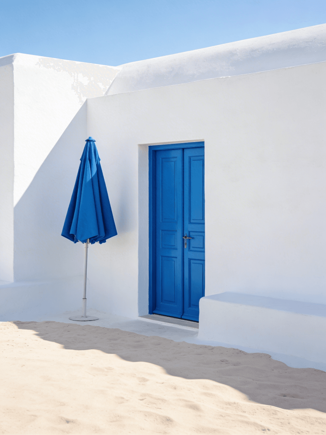 Weißes Haus mit blauer Tür in Sidi Bou Said